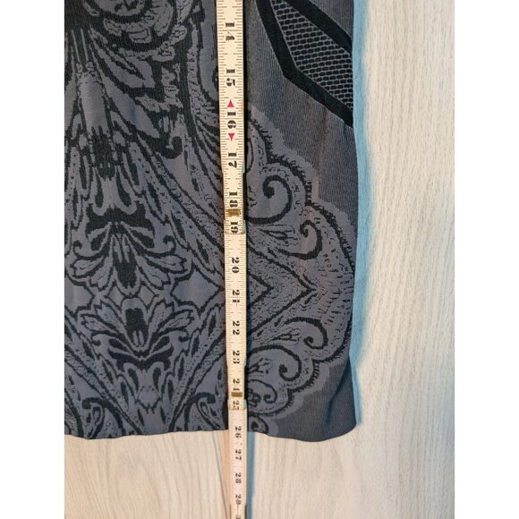 Athleta Momentum Seamless Light Gray Scoop Neck Racer Back Tank Top Size L READ - Picture 5 of 6